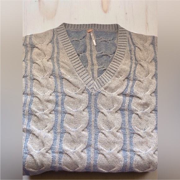Free People Blue Cable Knit V-Neck Sweater L Coastal Cozy. NWT - Picture 6 of 8